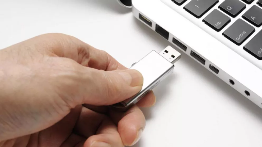 Windows 10 ya no pedirá que extraigas tus unidades USB de forma segura