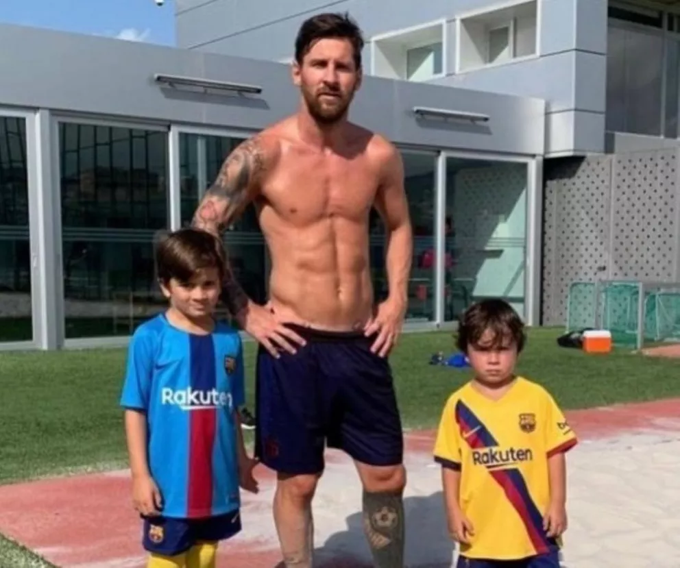 Messi entrenó con sus hijos, pero no estaría en el debut del Barcelona