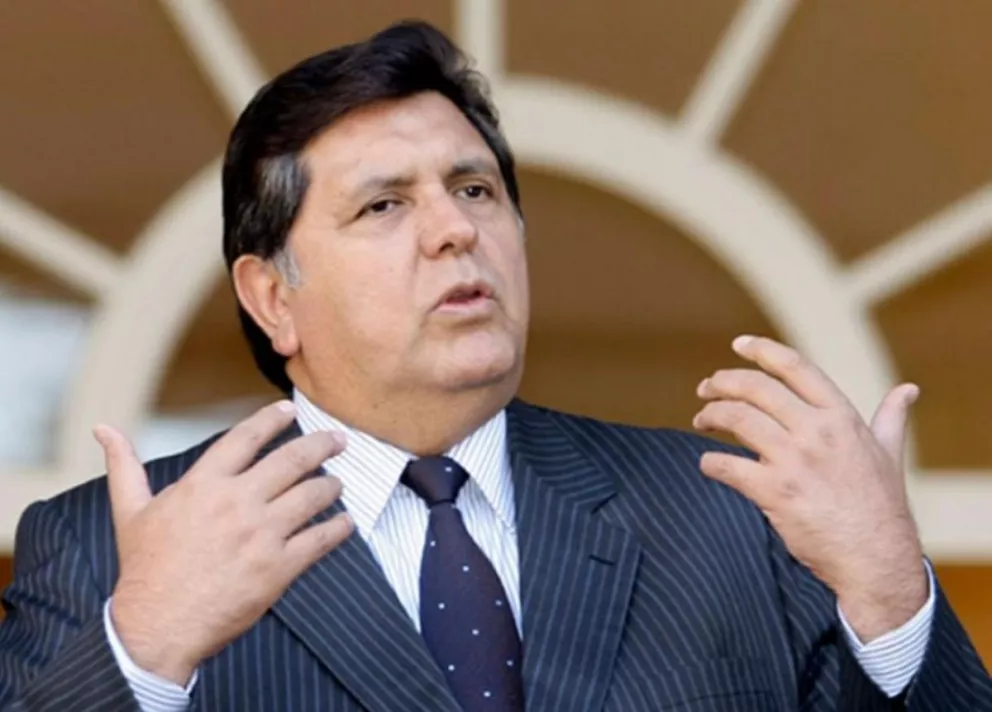 El expresidente peruano Alan García murió tras pegarse un tiro para evitar su detención