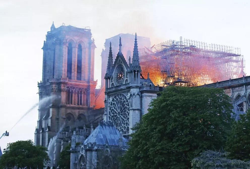 Incendio en la Catedral de Notre  Dame produjo históricas pérdidas
