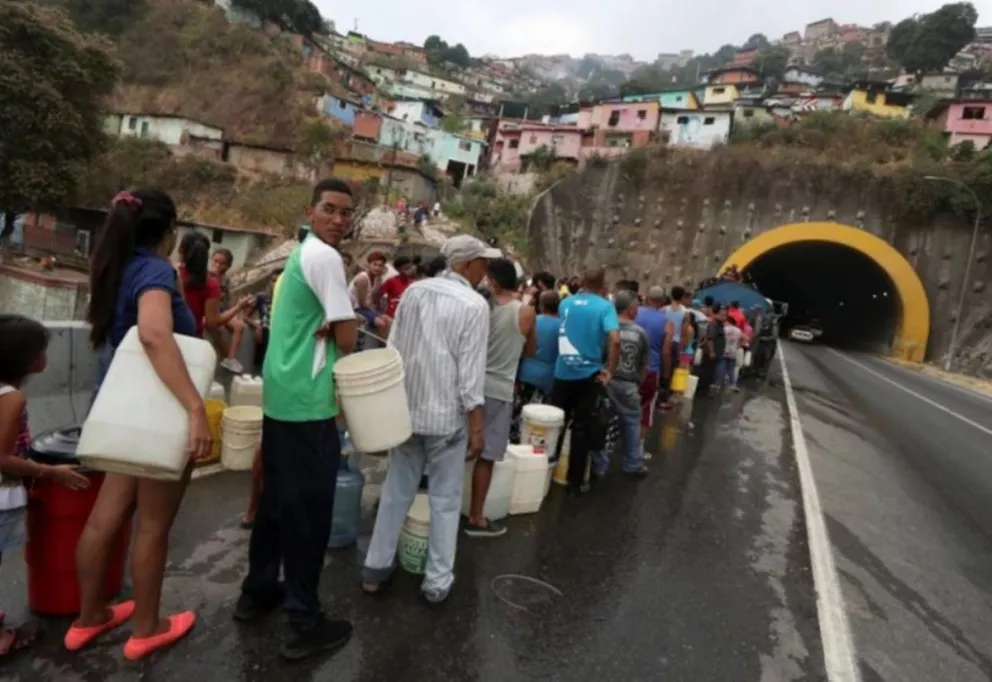 Crece la tensión en Venezuela por falta de luz y agua 