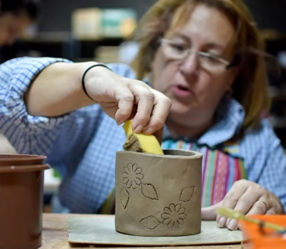 Inician los talleres de cerámica para adultos en el Centro del Conocimiento