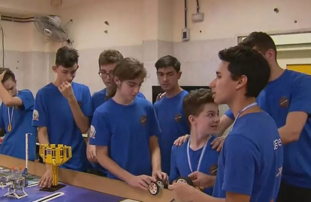 Alumnos argentinos viajan a Houston para competir en un festival de robótica