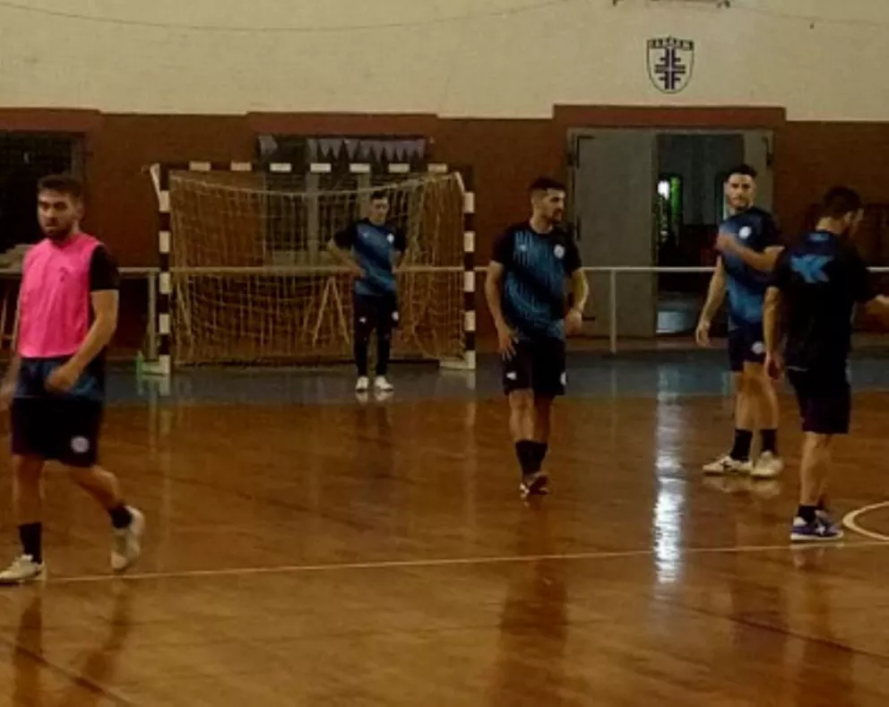 Mundial de Futsal: Argentina entrena en triple turno con la mente en Australia
