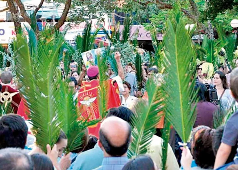 Los fieles recibirán la bendición de los ramos en la plaza 9 de Julio; luego habrá misa.