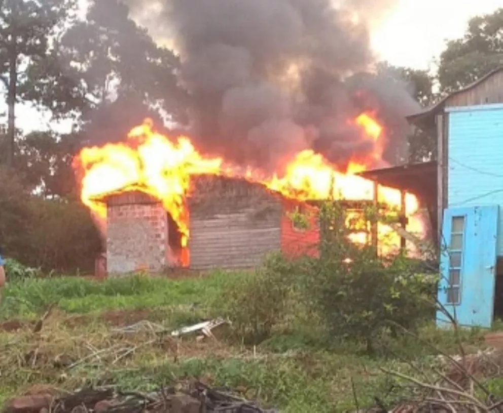 Familia de la localidad de 9 Julio se quedó con lo puesto por un incendio
