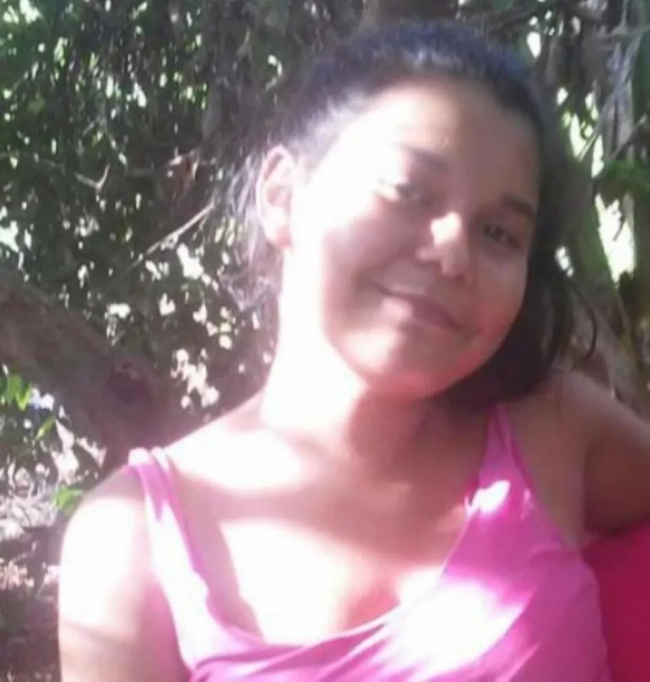 Policías y familiares buscan a Diana Ribero de 13 años en Garupá
