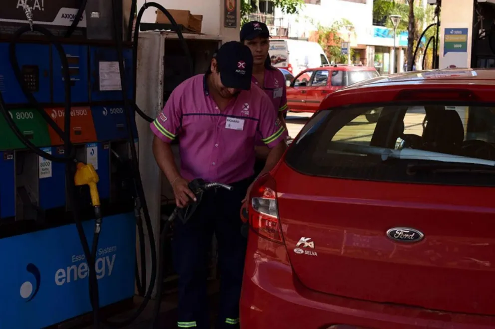 La petrolera Axion anunció suba del 7% para la súper