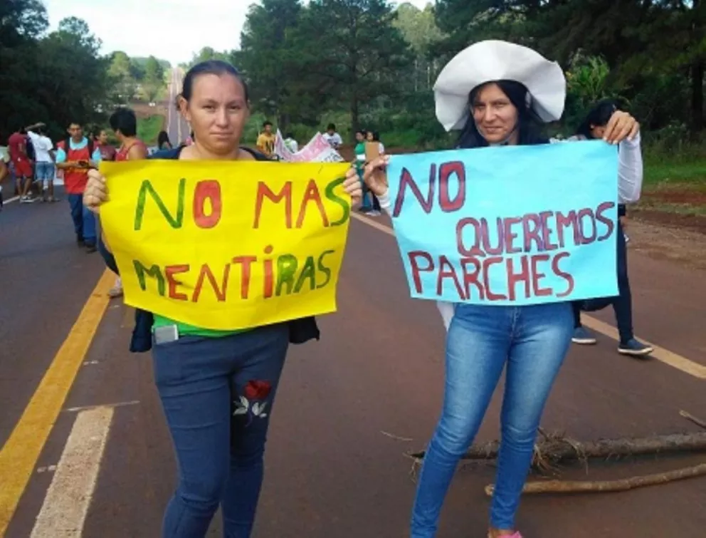 Puerto Esperanza: El reclamo por reformas edilicias en la Escuela 611 regresó a la ruta
