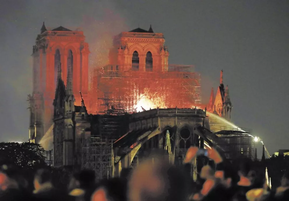 Ardió Notre Dame