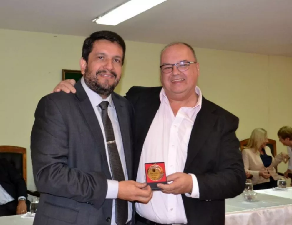 San Pedro: el jefe de Bomberos recibió un reconocimiento por los años de servicio