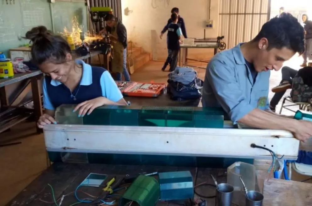 Estudiantes de la Epet 25 de Campo Grande repararon elementos del hospital 