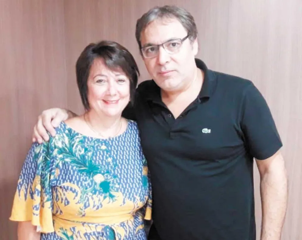 Rolón con Fanny Aguirre de Toller, rectora del Cesmi, donde dio la charla.