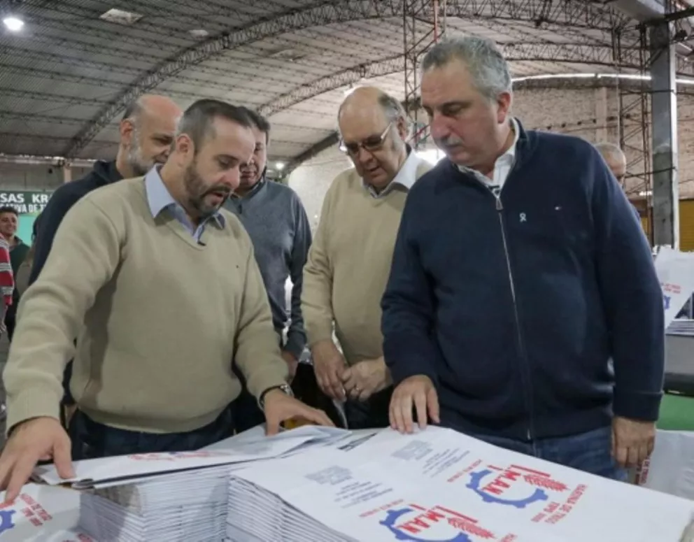 Passalacqua visitó la fábrica de bolsas de papel Kraft en Puerto Rico 