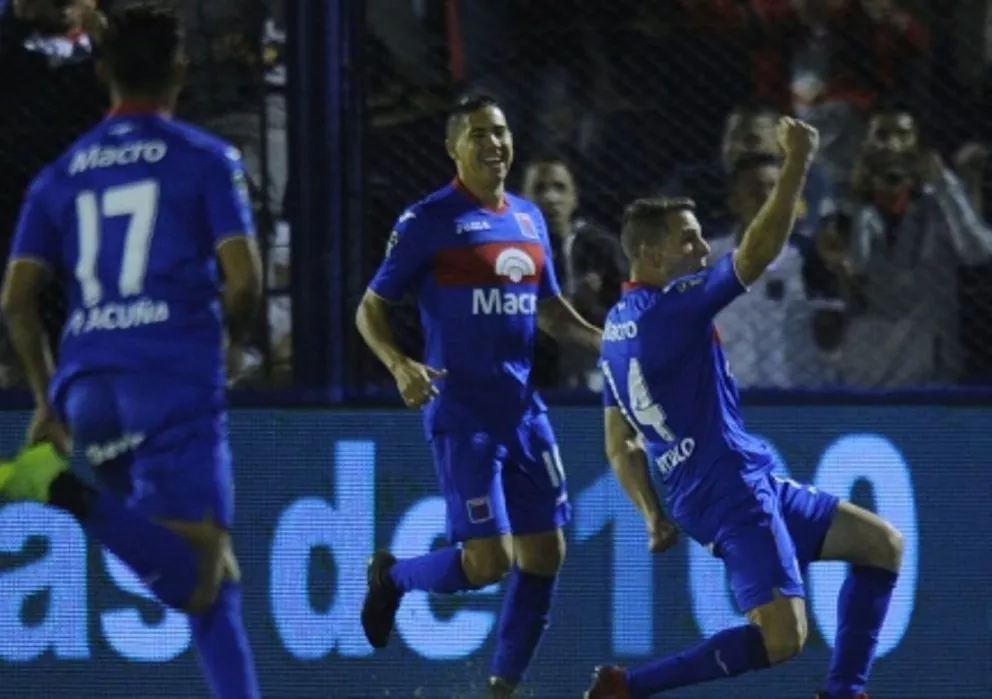 Copa de la Superliga: Tigre sacó una buena ventaja ante Racing 