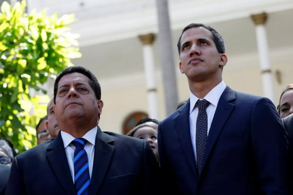 Edgar Zambrano junto a Juan Guaidó durante un acto oficial de la Asamblea Nacional de Venezuela