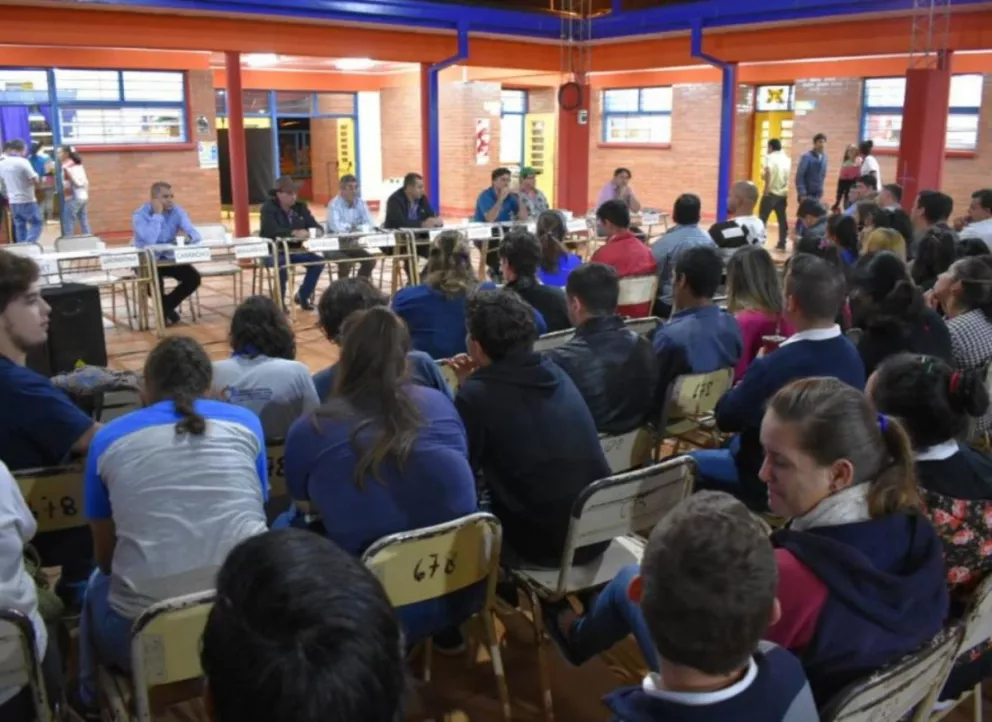 Estudiantes conocieron las propuestas de candidatos a intendente por San Pedro