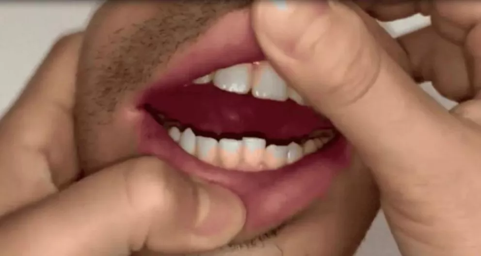 El monedero viral que imita una boca humana