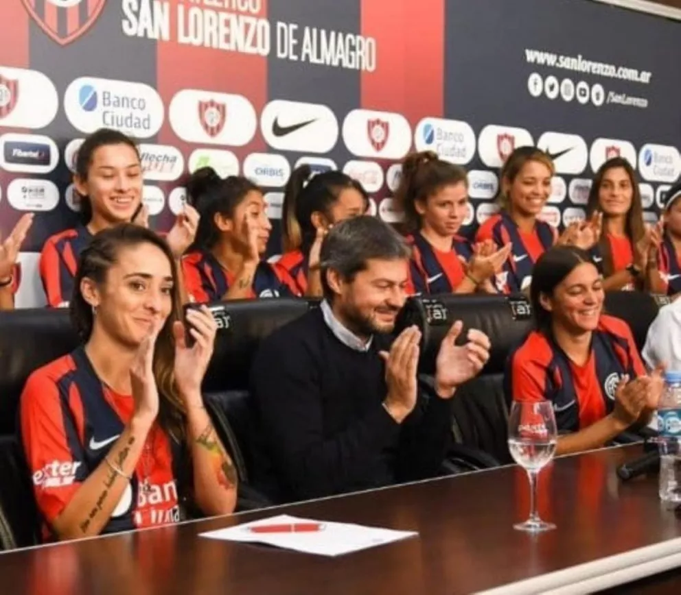 La posadeña Cecilia López firmó su primer contrato como futbolista profesional