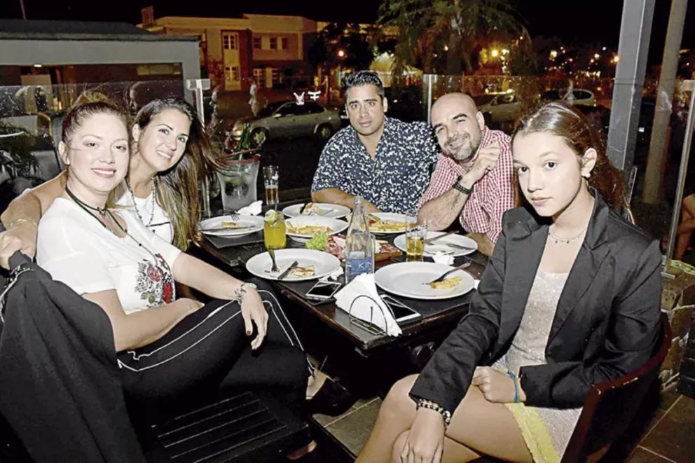 Noelia, Ángela, Diego,  Leandro y Agustina.