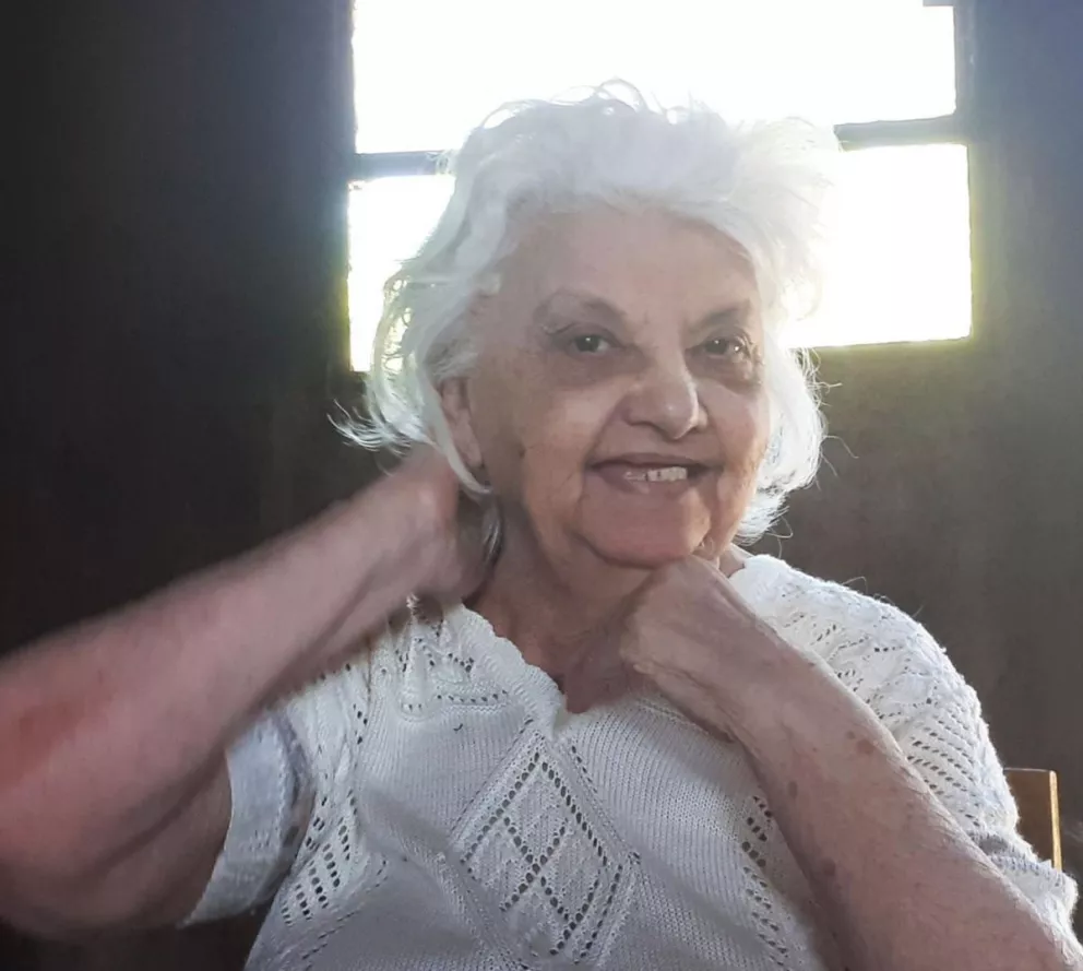 Llegó la ayuda para anciana que vivía en una precaria casa en Candelaria 