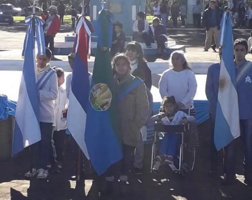 Santa Ana: Escuelas portaron por primera vez la bandera de ceremonias del municipio 