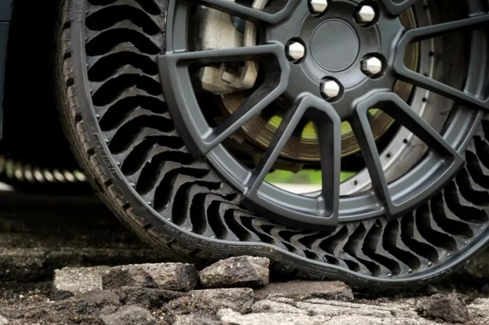 Venderán neumáticos sin aire y sin riesgo de pinchazos a partir de 2024