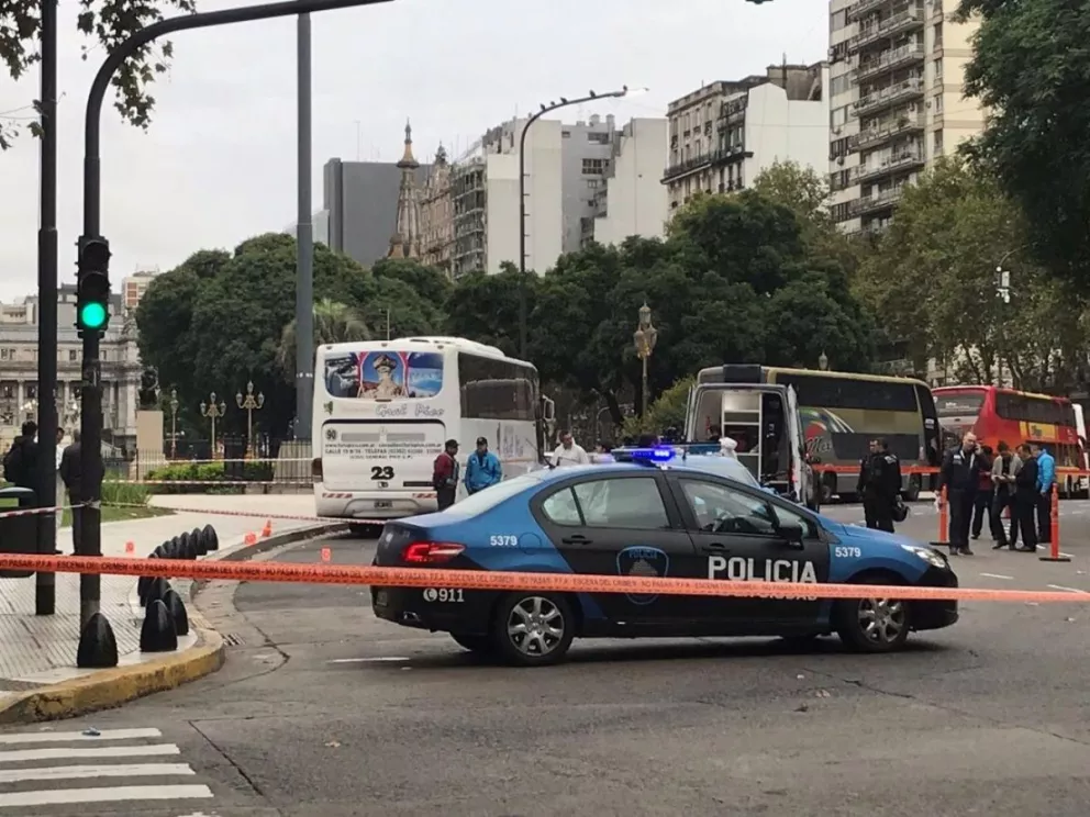 La Policía de la Ciudad de Buenos Aires trabaja en el lugar de los hechos