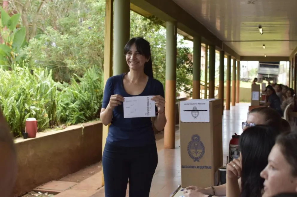 Cristina Brítez votando en las elecciones generales del 27 de octubre de 2019