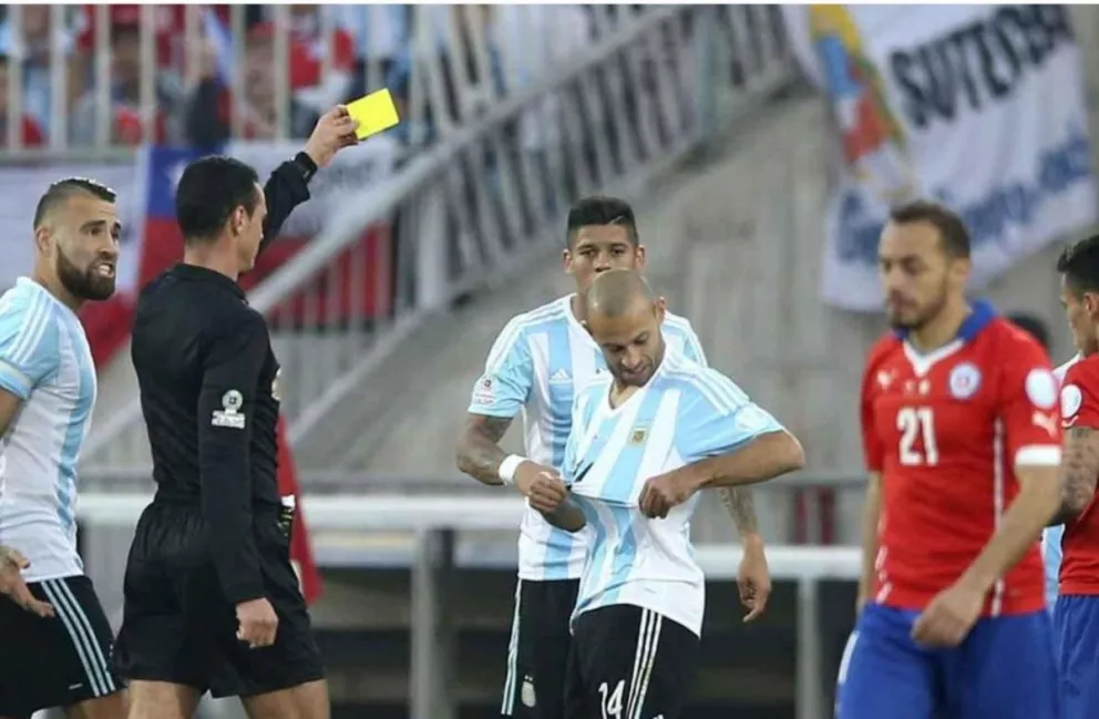 Enojo en la AFA por el árbitro que estará en Argentina-Venezuela por la Copa América