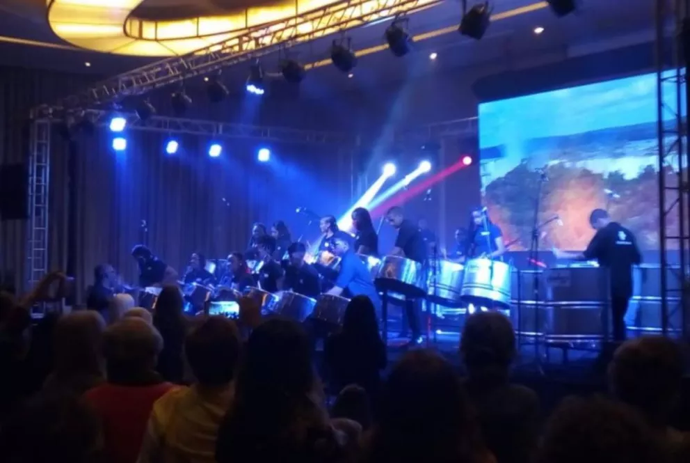 Iguazú en Concierto: La orquesta de Trinidad y Tobago puso el público a bailar