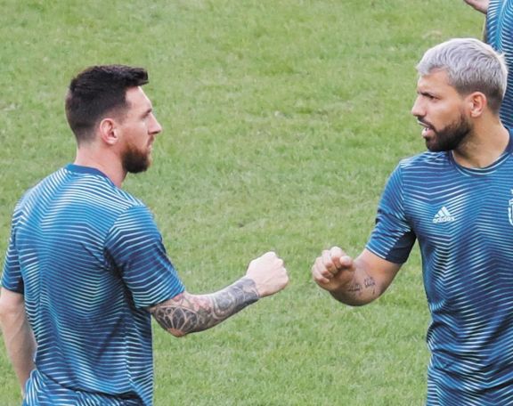 La próxima semana se decide de que manera Agüero acompañará a la selección argentina en el Mundial