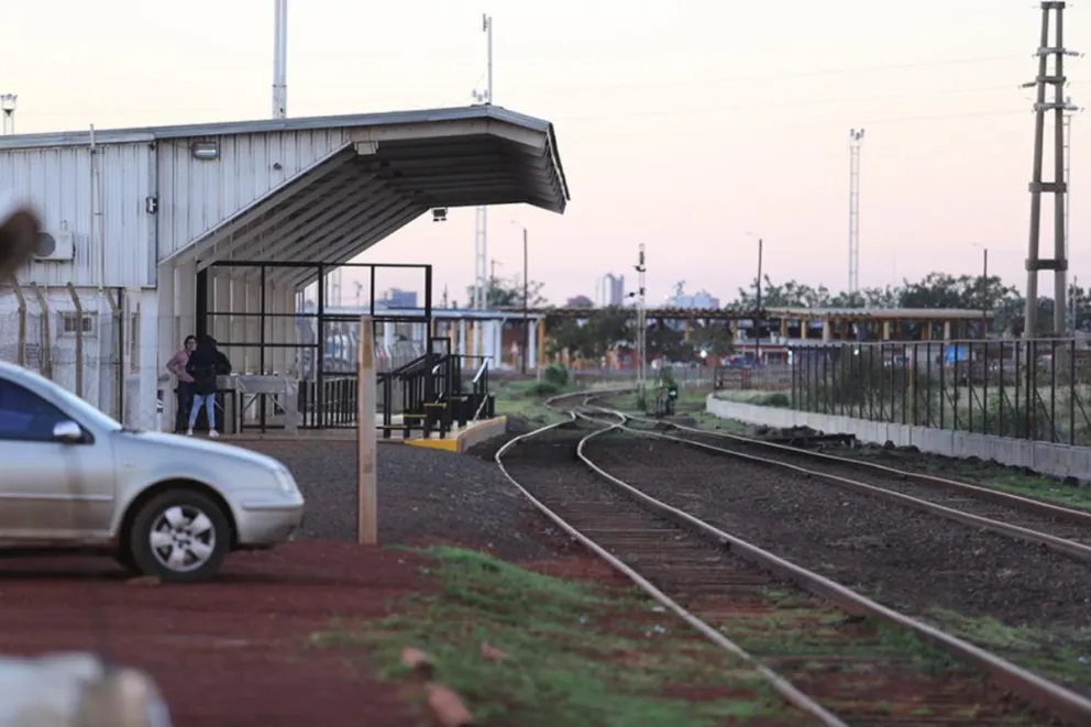 Malestar de usuarios por el incremento del pasaje en el tren internacional