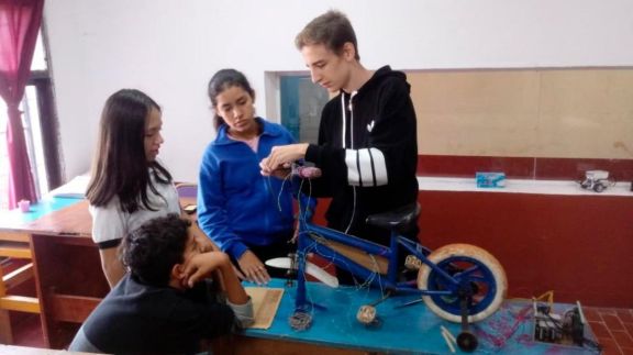 Crearon aplicación para ayudar a un compañero sordomudo a comunicarse Crearon aplicación para ayudar a un compañero sordomudo a comunicarse