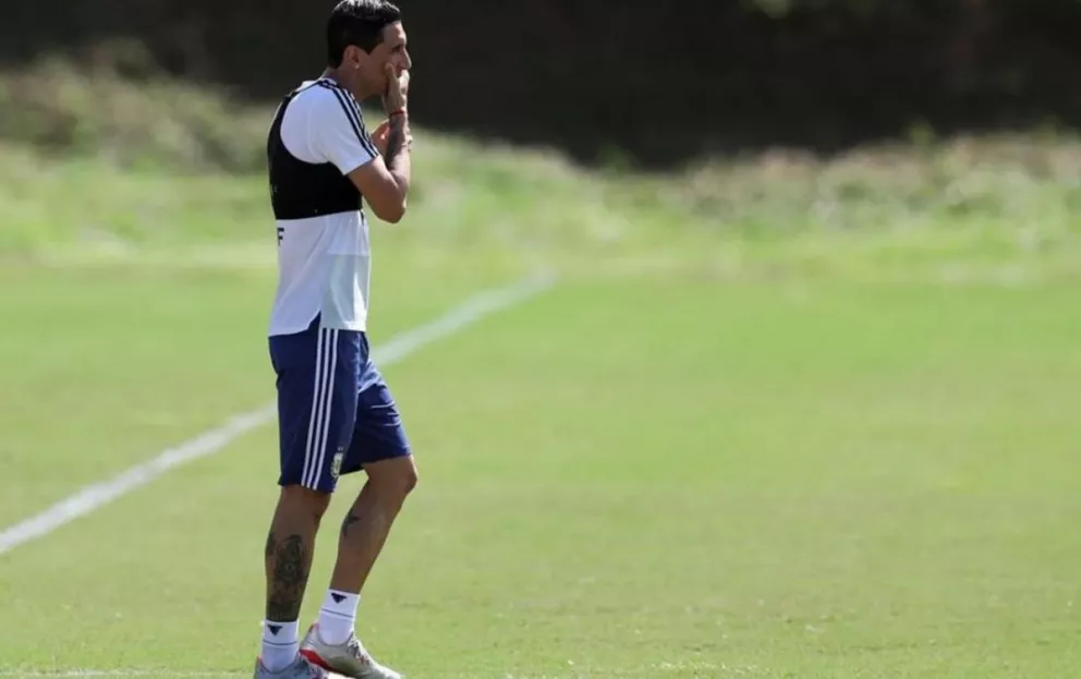 Ángel Di María sería suplente ante Paraguay, después de su actuación en el debut