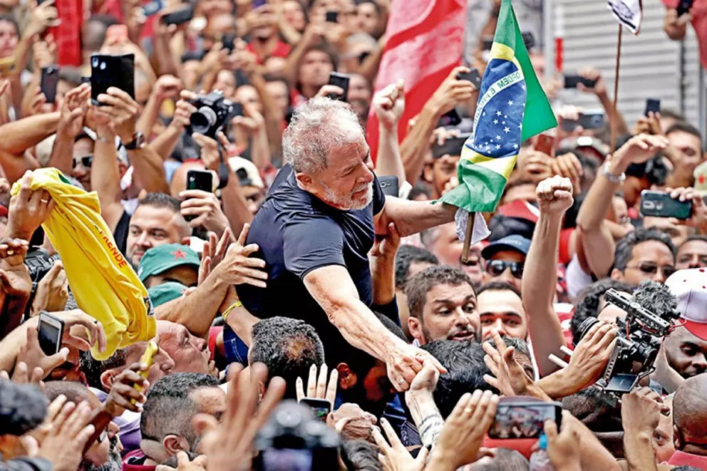 Lula pide que Brasil siga los ejemplos de Argentina y Chile