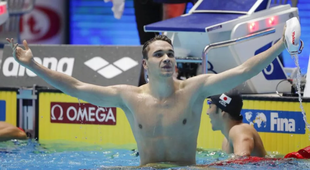 Kristof Milak tiene 19 años, es húngaro, y le bajó casi un segundo al récord de Michael Phelps