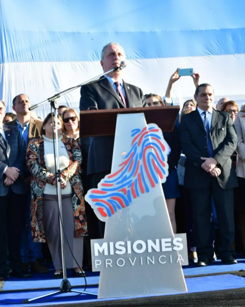 "No vamos a tolerar que se traicionen los intereses del pueblo de Misiones", exclamó Passalacqua en el acto por la Independencia Nacional
