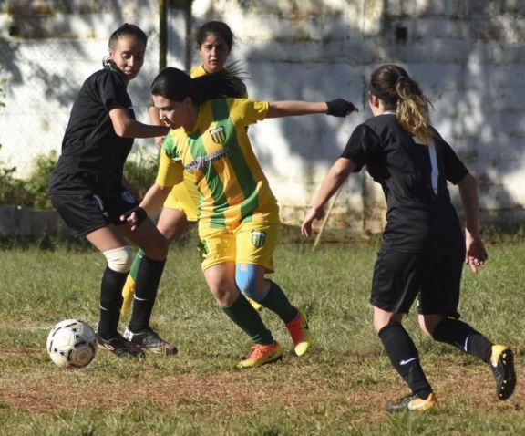 Liga Posadeña: La Picada y Huracán lideran en el fútbol femenino Liga Posadeña: La Picada y Huracán lideran en el fútbol femenino