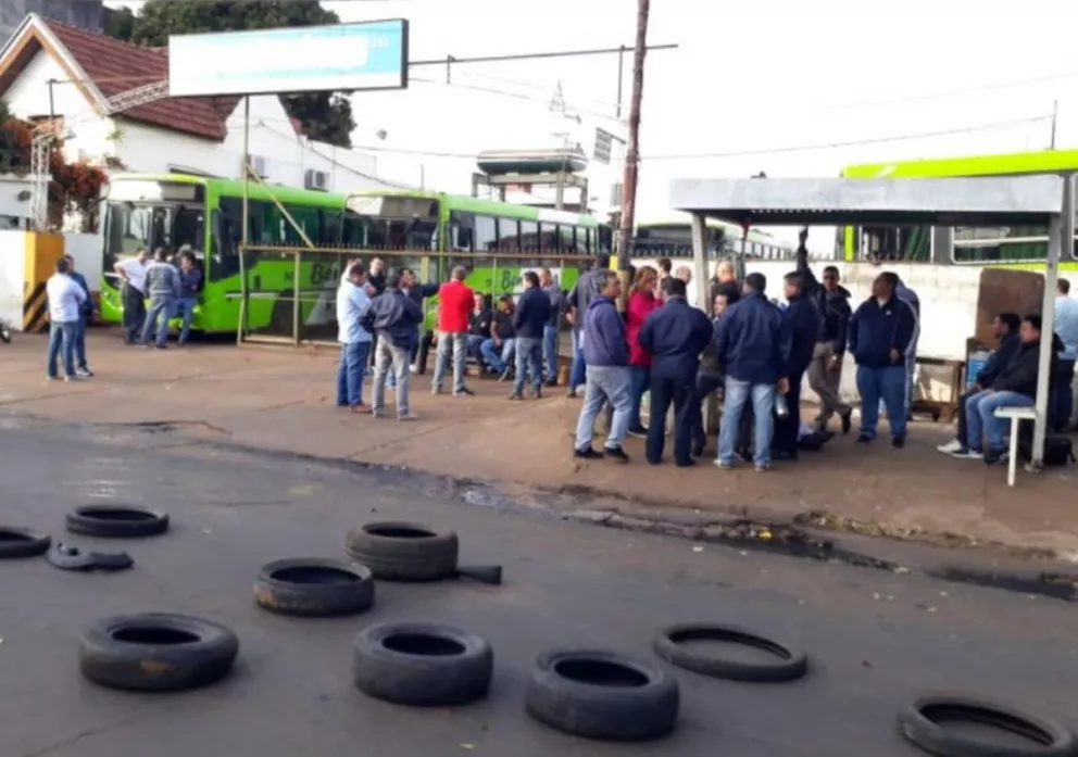 Paro de colectivos: corte sobre avenida López y Planes frente a Bencivenga