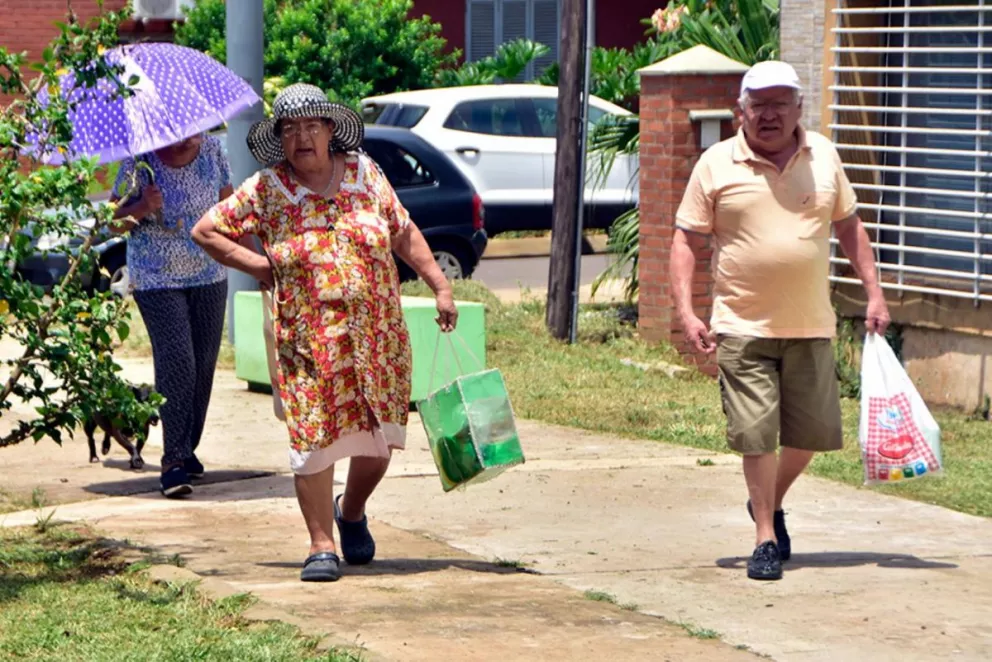 Jubilados piden para ir a comedores y su bolsa de alimentos es cada vez más reducida