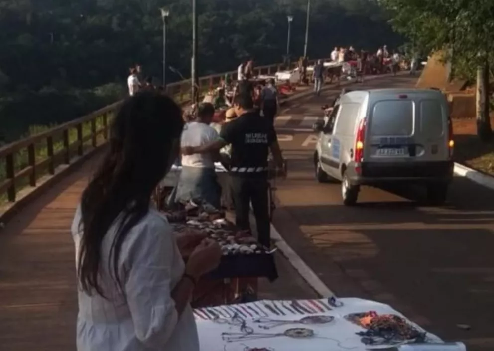 Iguazú: Dos detenidos tras el retiro de vendedores ambulantes de la vía pública