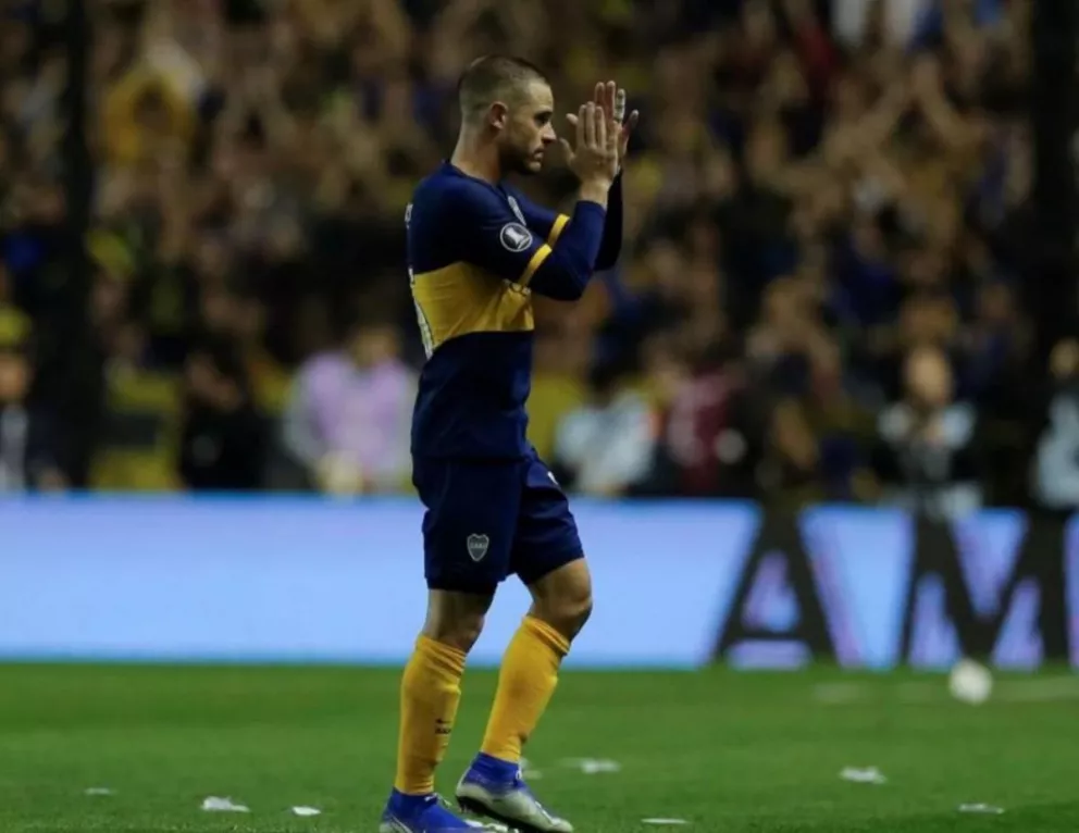 Nández jugó su último partido en Boca, se fue ovacionado y lloró de emoción