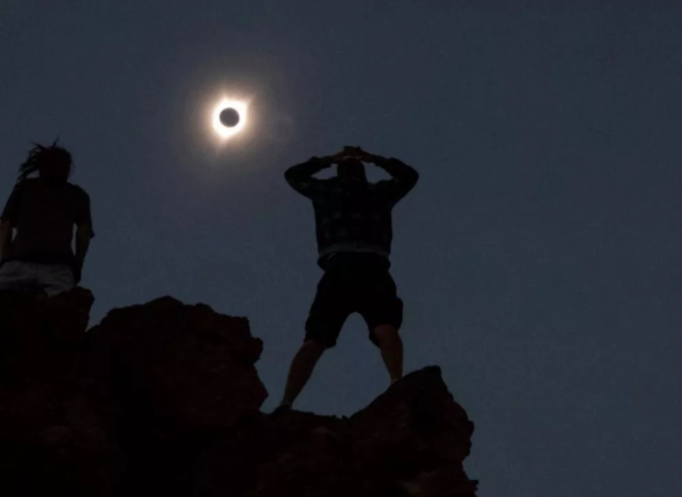 Eclipse solar: "Es fundamental no poner el ojo en ningún instrumento"