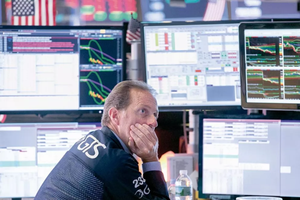 Wall Street se desplomó más del 3% por mayor riesgo de recesión