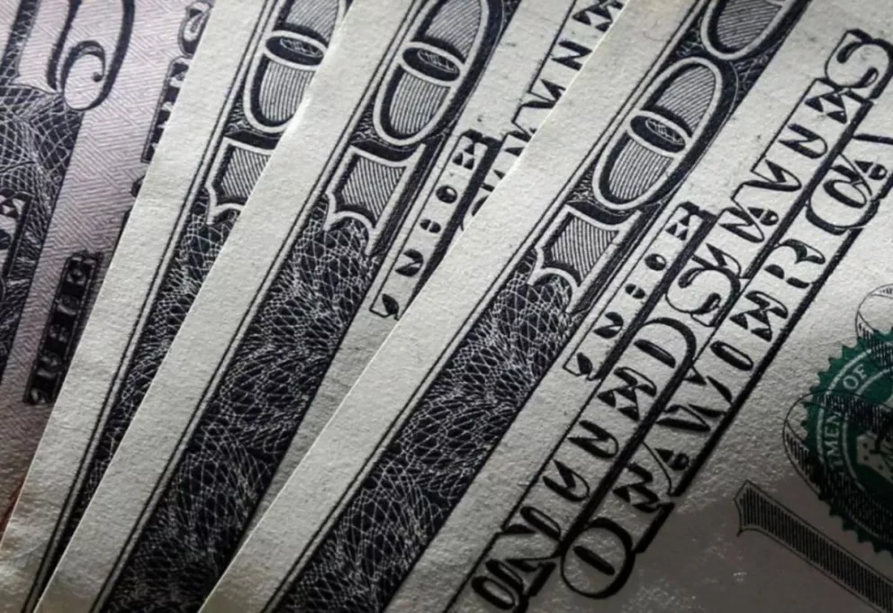 El dólar ya se vende por encima de $50 en algunos bancos, sin iniciar aún la rueda cambiaria