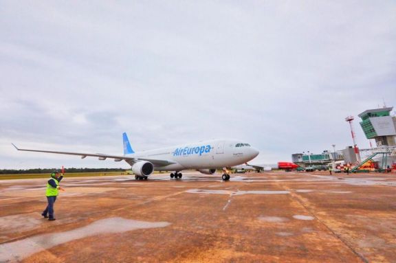 El 2 de agosto de 2019 arribó al aeropuerto de Puerto Iguazú el primer vuelo que une la ciudad de las Cataratas con Europa El 2 de agosto de 2019 arribó al aeropuerto de Puerto Iguazú el primer vuelo que une la ciudad de las Cataratas con Europa