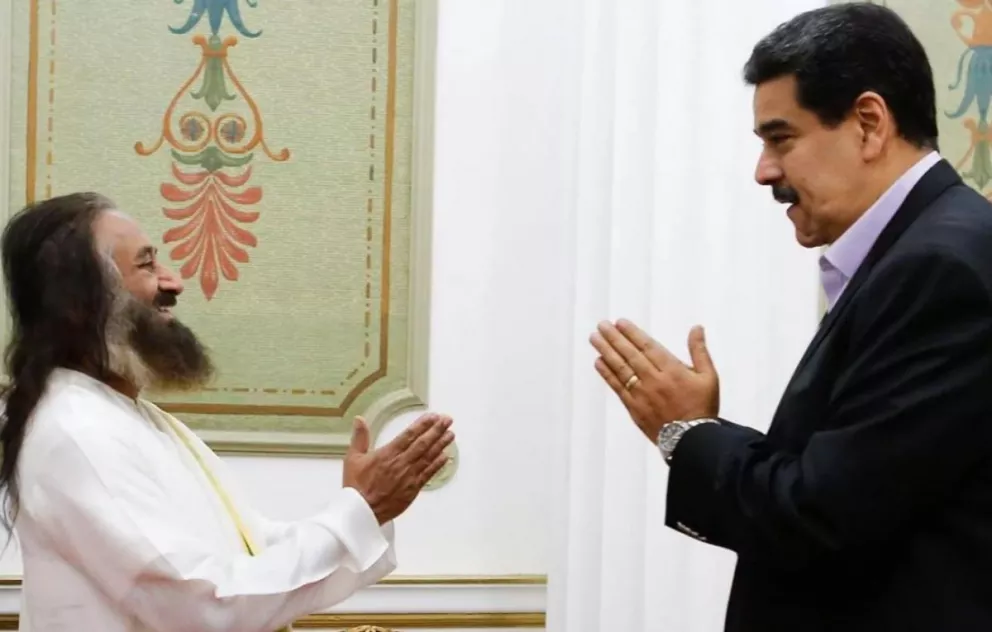 Maduro convocó al líder del Arte de Vivir Sri Sri Ravi Shankar para dialogar con la oposición