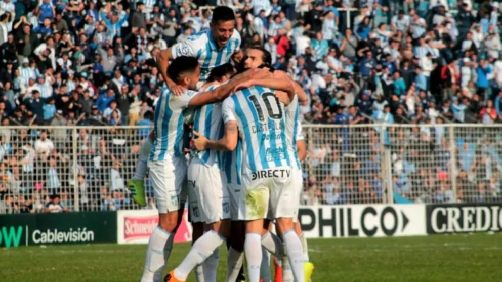 Sobre el final, Atlético Tucumán alcanzó su primera victoria en la Superliga ante Godoy Cruz