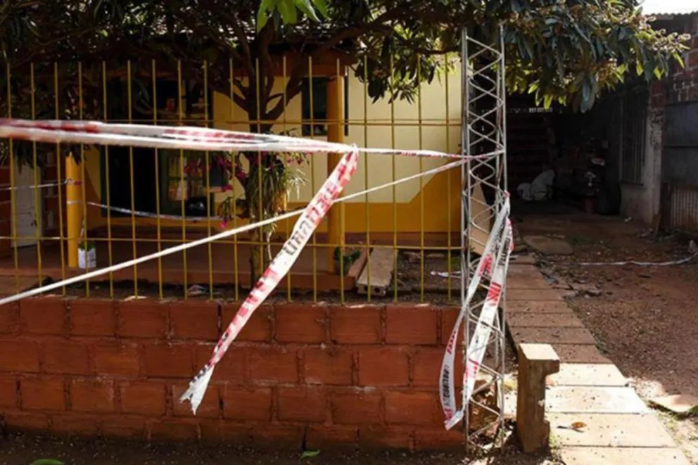 Por el hecho hay un policía detenido.